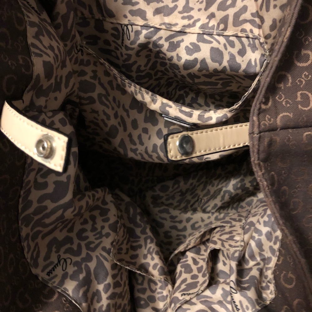 Guess - Picture 3 of 4